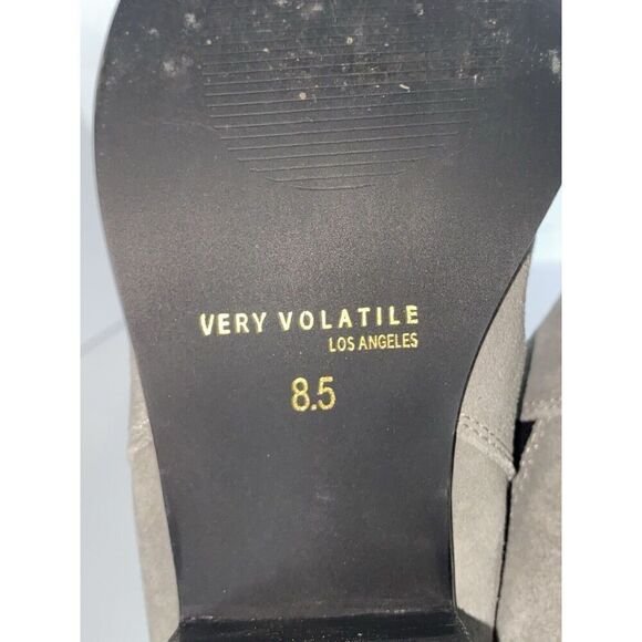 Very Volatile Chelsea Ankle Boots Suede Leather Pull On Bootie Gray Pointed 8.5 - Picture 15 of 15